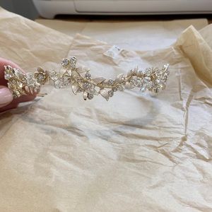 BRIDAL HEADPIECE NEVER WORN